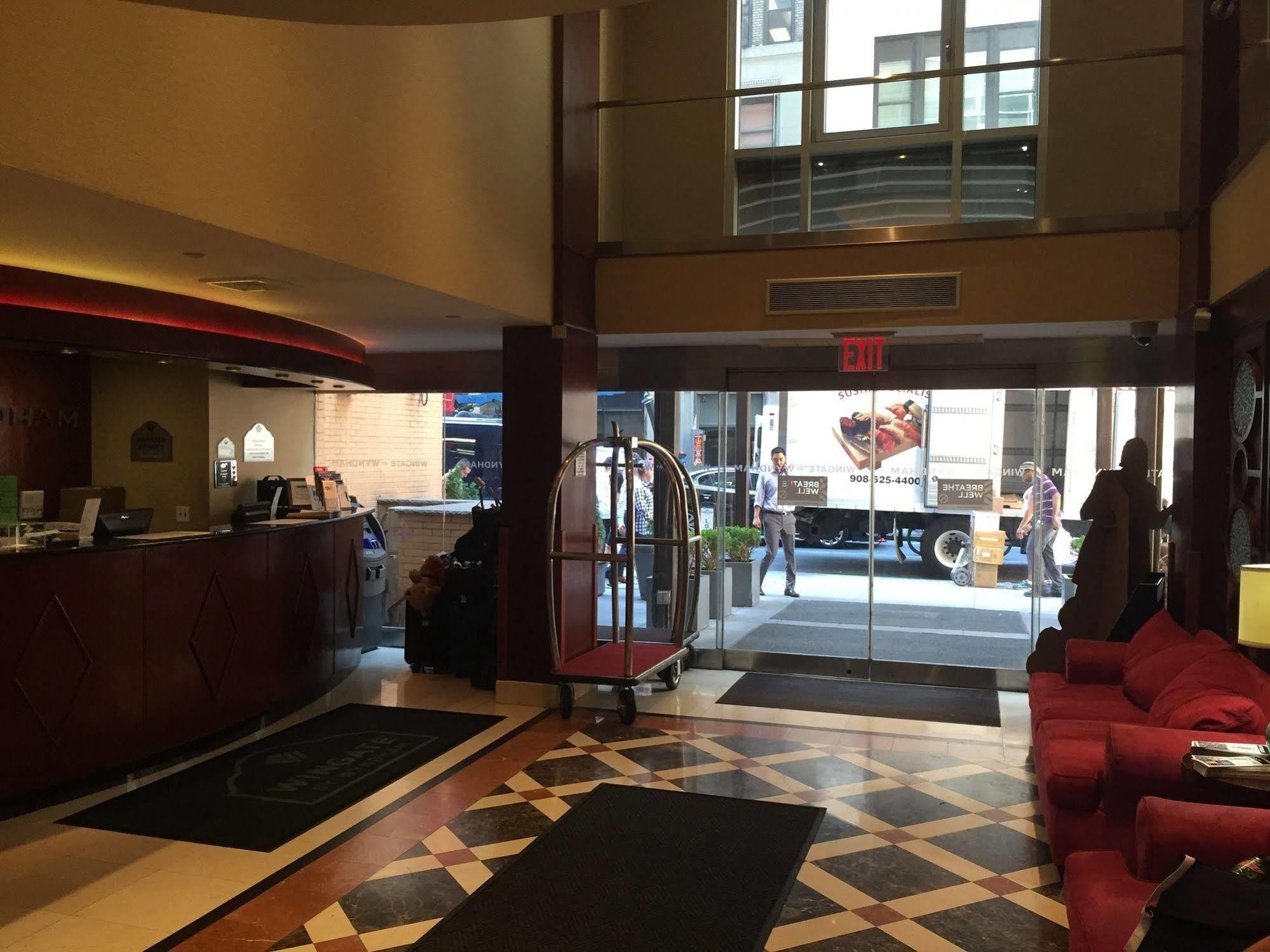 Wingate By Wyndham Manhattan Midtown นิวยอร์ก ภายนอก รูปภาพ