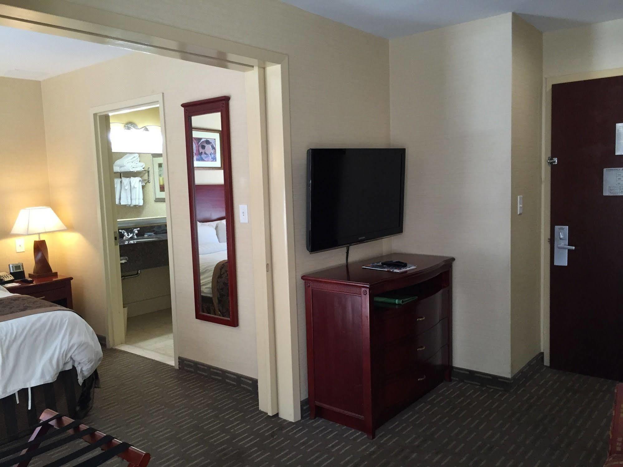 Wingate By Wyndham Manhattan Midtown นิวยอร์ก ภายนอก รูปภาพ